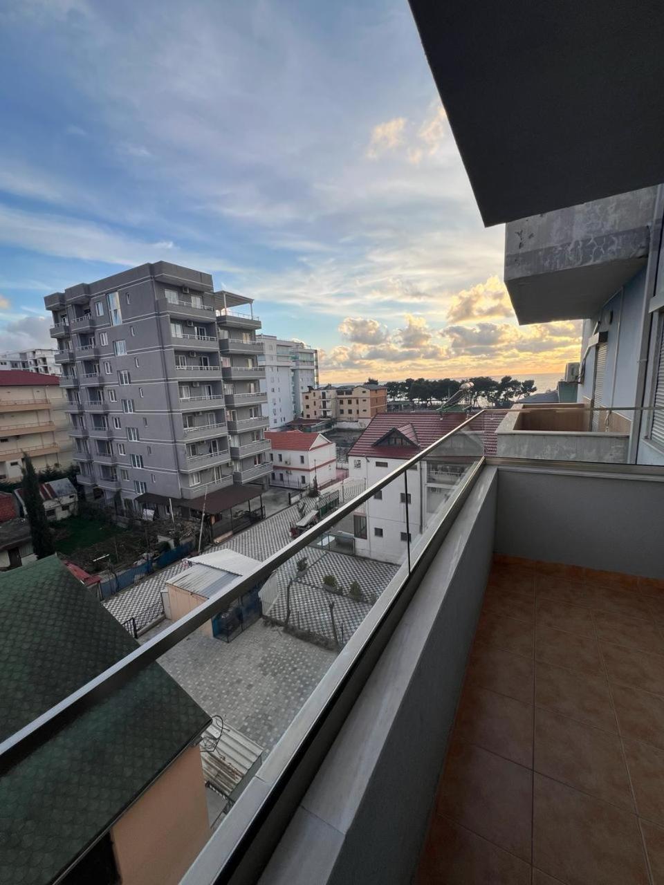 Djonis Appartement Shëngjin